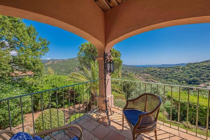 Image No.12-5 Bed House for sale