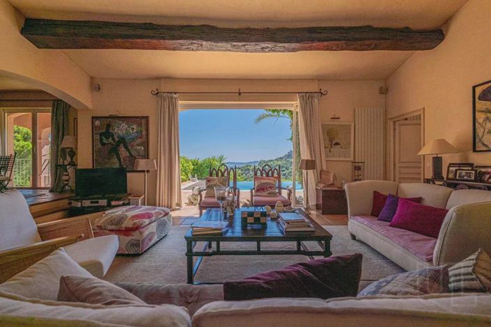 Image No.8-5 Bed House for sale