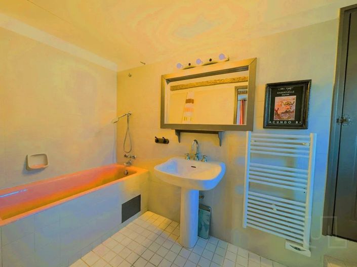 Image No.12-5 Bed House for sale