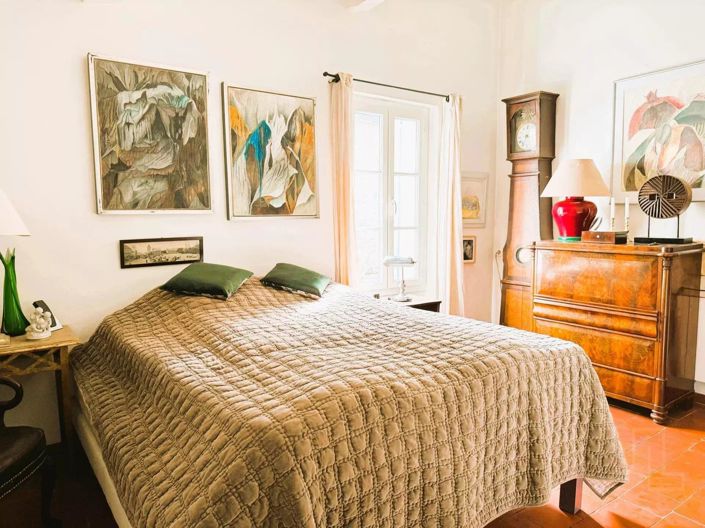 Image No.6-5 Bed House for sale