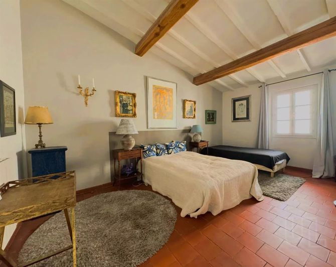 Image No.9-5 Bed House for sale