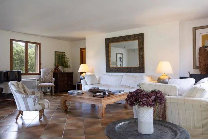 Image No.5-5 Bed House for sale