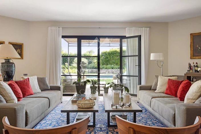 Image No.6-5 Bed House for sale