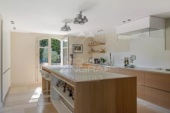 Image No.7-5 Bed House for sale