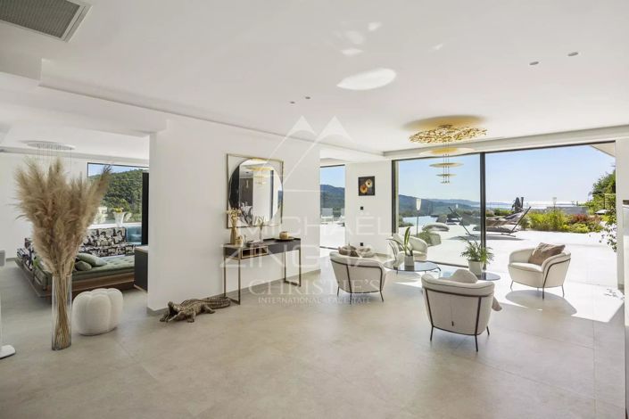 Image No.5-5 Bed House for sale