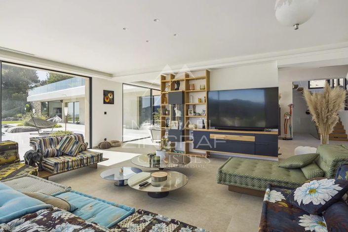 Image No.7-5 Bed House for sale