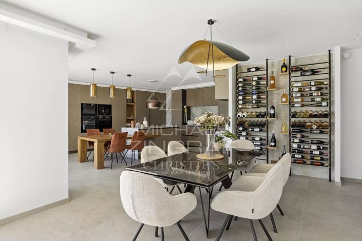 Image No.9-5 Bed House for sale