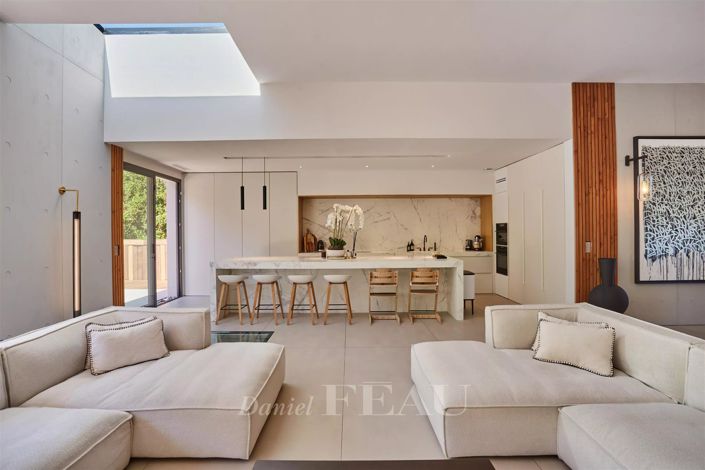 Image No.13-5 Bed House for sale