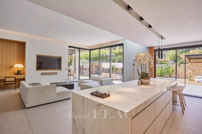 Image No.9-5 Bed House for sale