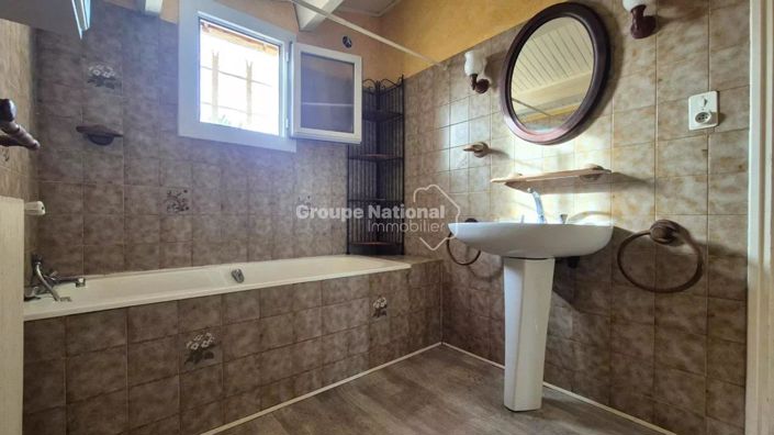 Image No.8-3 Bed House for sale