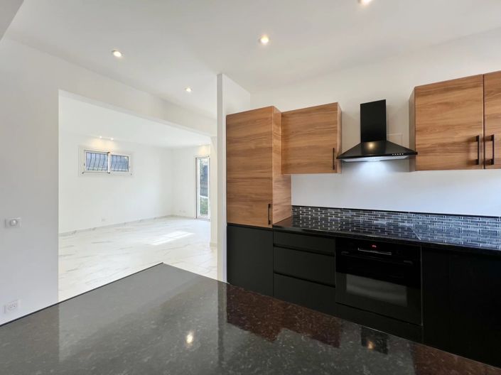 Image No.4-2 Bed House for sale