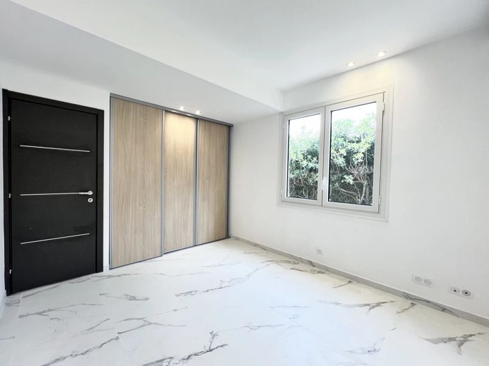 Image No.6-2 Bed House for sale