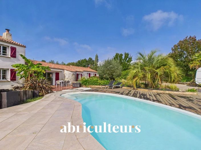 Image No.1-4 Bed House for sale