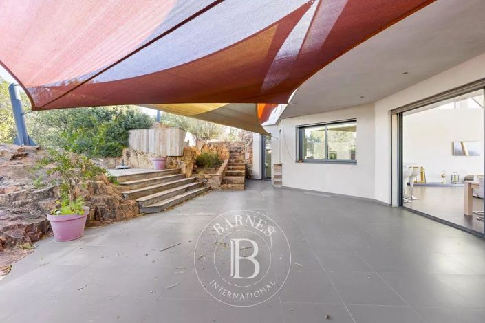 Image No.11-8 Bed House for sale