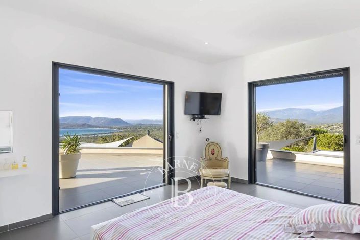 Image No.14-8 Bed House for sale