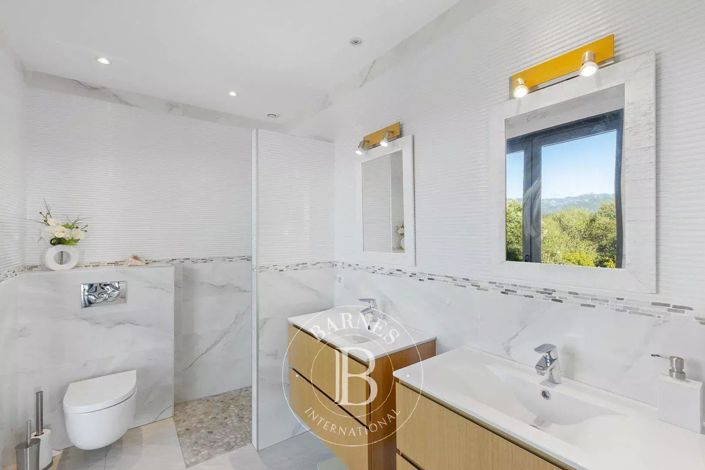 Image No.15-8 Bed House for sale