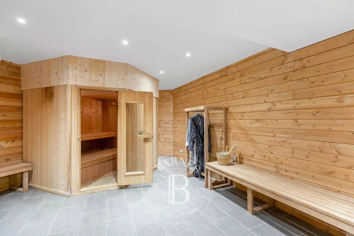 Image No.18-8 Bed House for sale