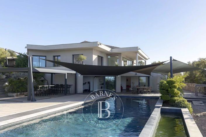 Image No.2-8 Bed House for sale