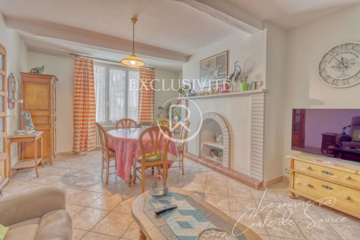 Image No.1-5 Bed House for sale