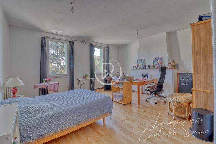 Image No.8-5 Bed House for sale