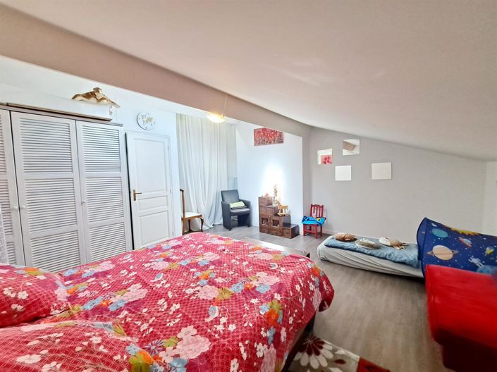 Image No.20-5 Bed House for sale