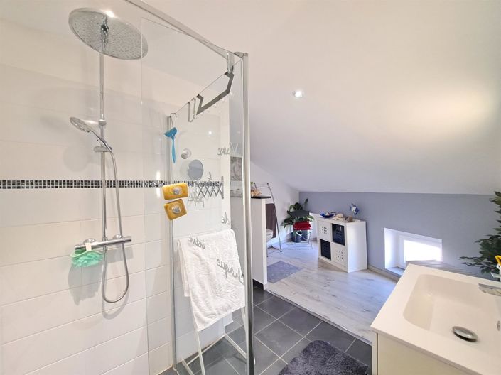 Image No.21-5 Bed House for sale