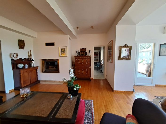 Image No.7-5 Bed House for sale