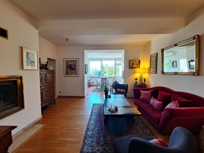 Image No.8-5 Bed House for sale