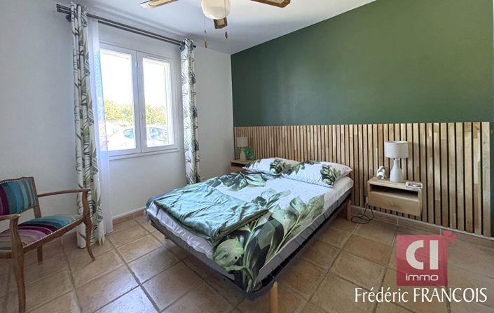 Image No.10-3 Bed House for sale