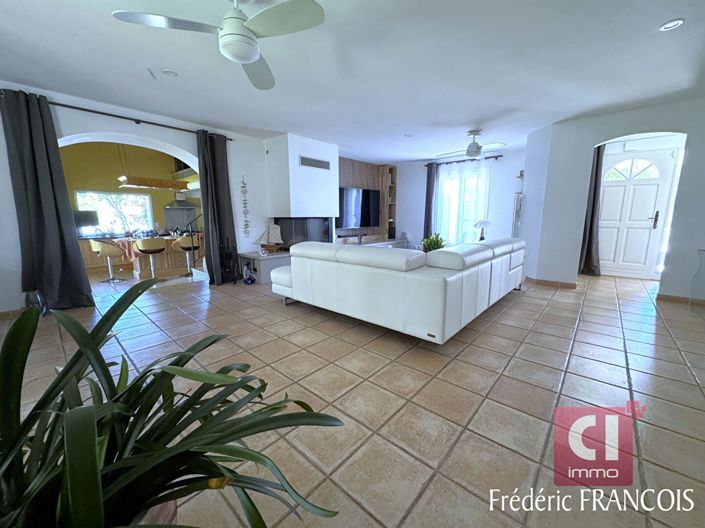 Image No.3-3 Bed House for sale