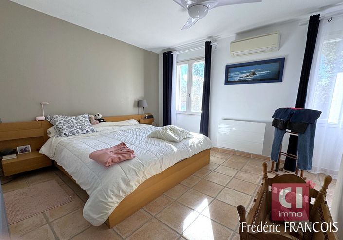 Image No.6-3 Bed House for sale