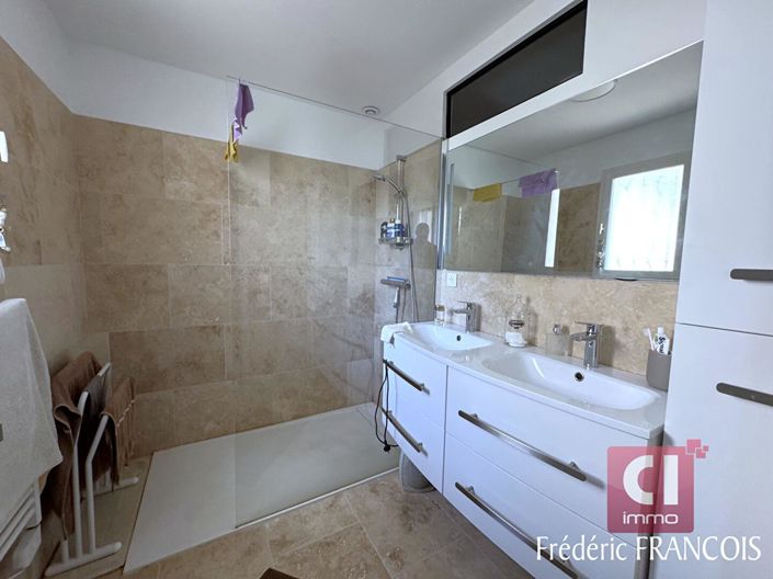 Image No.8-3 Bed House for sale