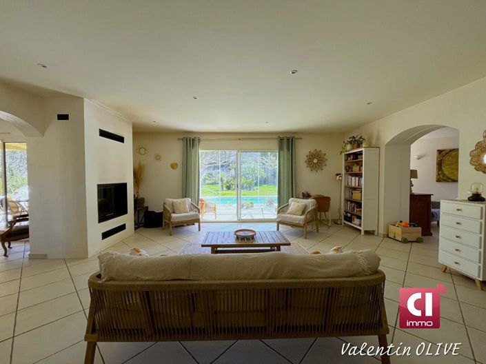 Image No.3-4 Bed Property for sale