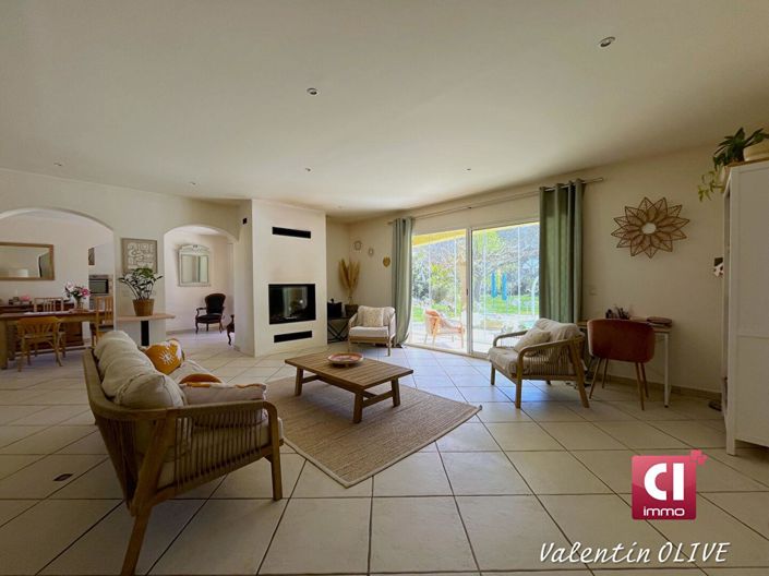 Image No.4-4 Bed Property for sale