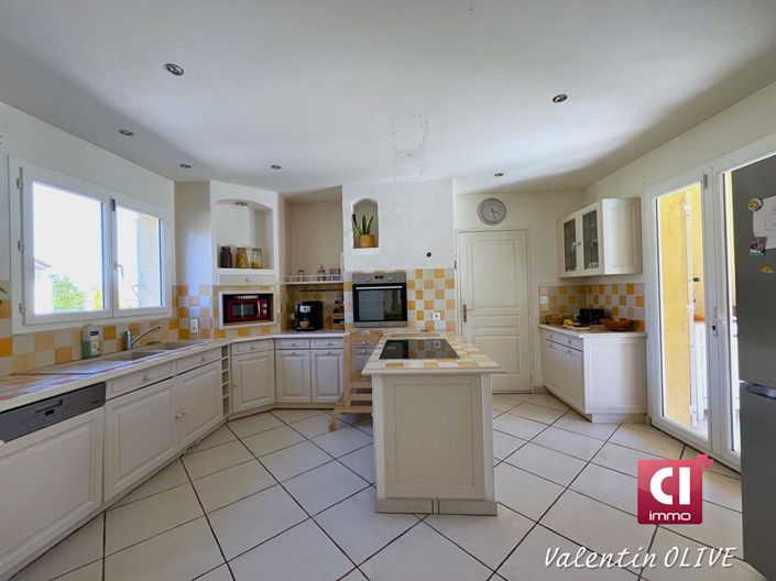 Image No.8-4 Bed Property for sale