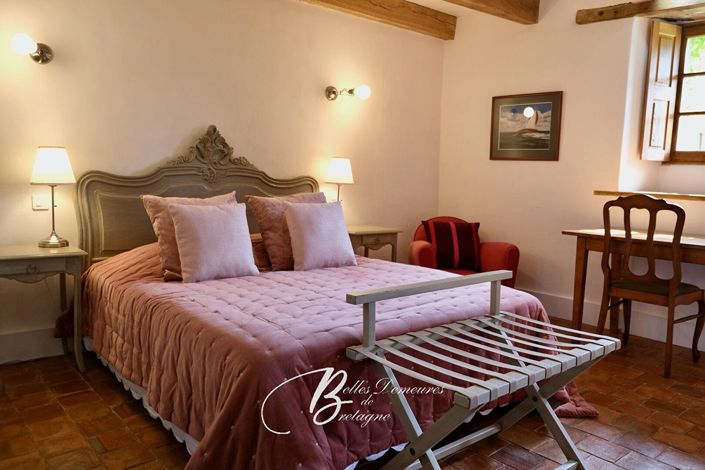 Image No.13-10 Bed Property for sale