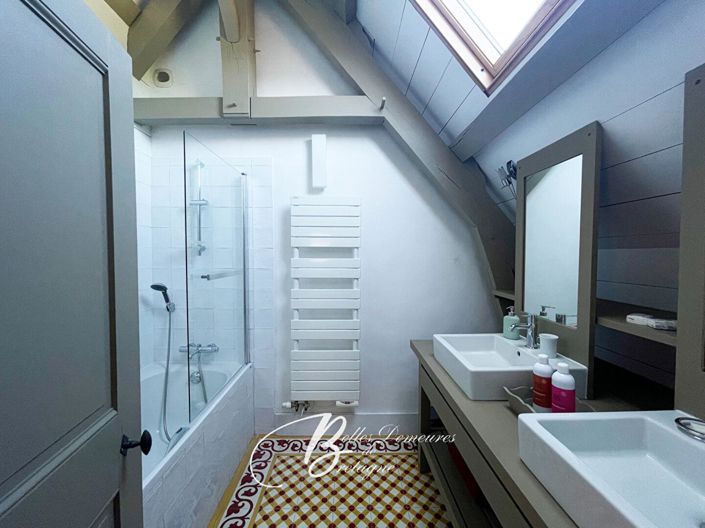 Image No.17-10 Bed Property for sale