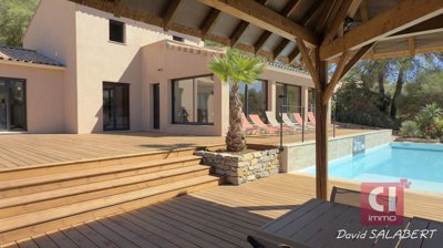 5 Bed House for sale