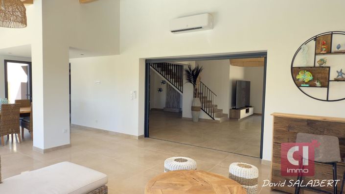 Image No.8-5 Bed House for sale