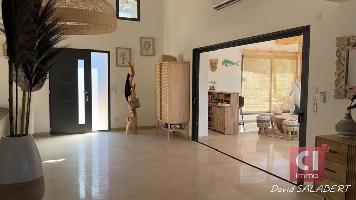 Image No.9-5 Bed House for sale