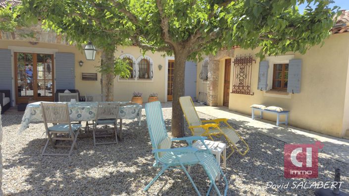 Image No.2-5 Bed Property for sale