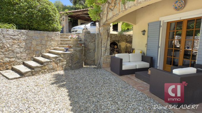 Image No.8-5 Bed Property for sale