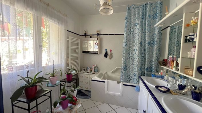 Image No.10-3 Bed House for sale