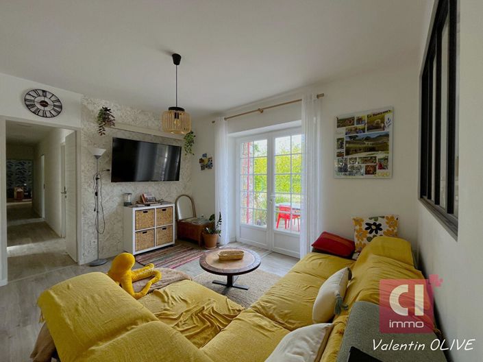 Image No.6-4 Bed House for sale