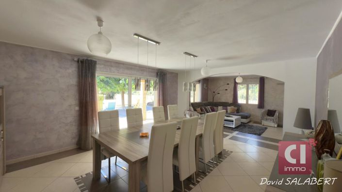 Image No.8-5 Bed House for sale