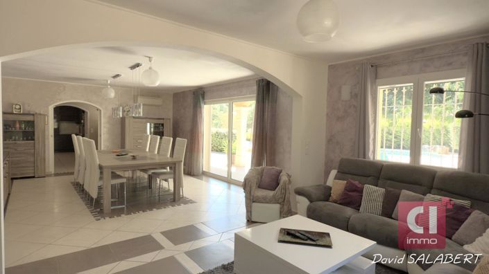 Image No.9-5 Bed House for sale