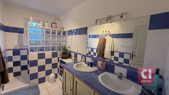 Image No.12-4 Bed House for sale