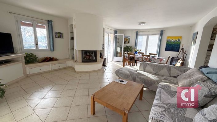 Image No.6-4 Bed House for sale