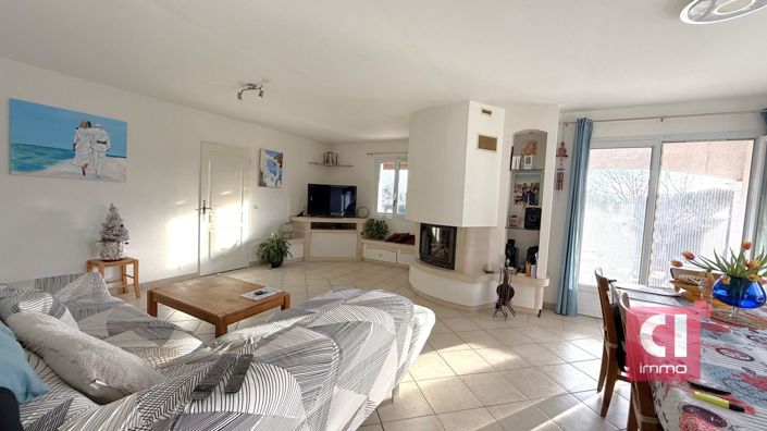 Image No.7-4 Bed House for sale