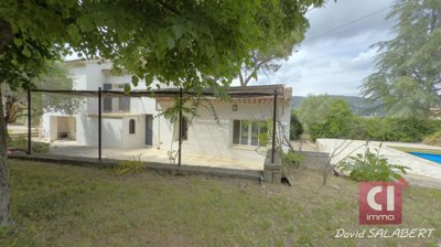Propriété de 4 chambres à vendre à Draguignan